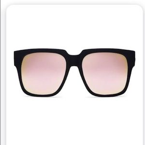 COPY - Quay on the prowl black and pink